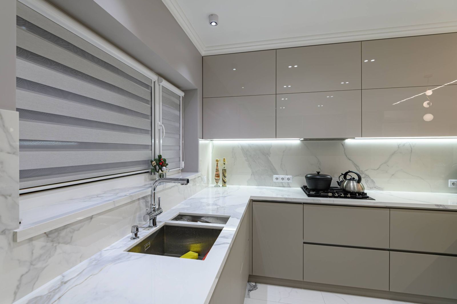 Day and Night Roller Blinds for Kitchen in Kharkiv Day and Night Roller Blinds in a Kitchen in Kharkiv, Shatilivka